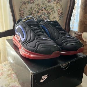 AIRMAX 720 Black/University Gold/Royal Hyper